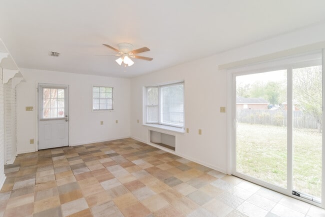Photo - 414 Woodhaven Ct