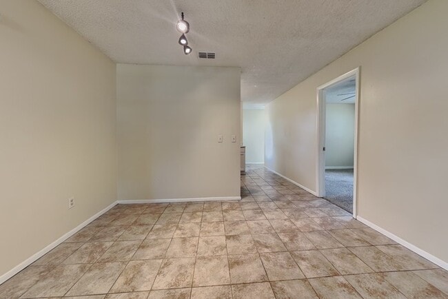 Photo - 39643 Meadowood Loop