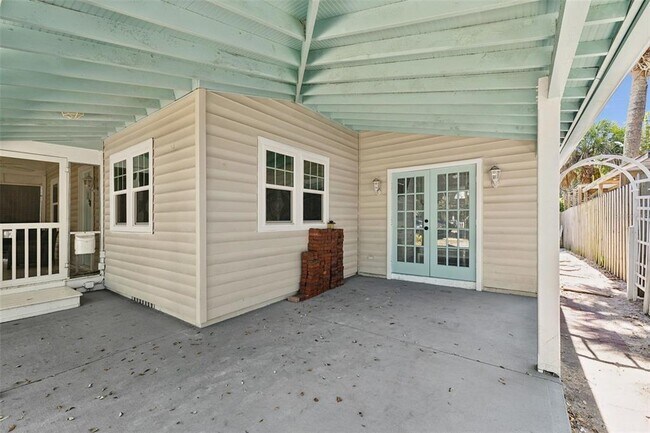 Photo - 109 N Peninsula Ave
