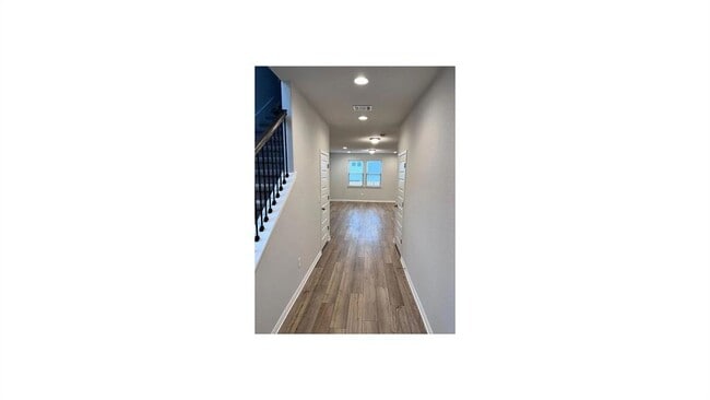 Photo - 320 Rend Dr