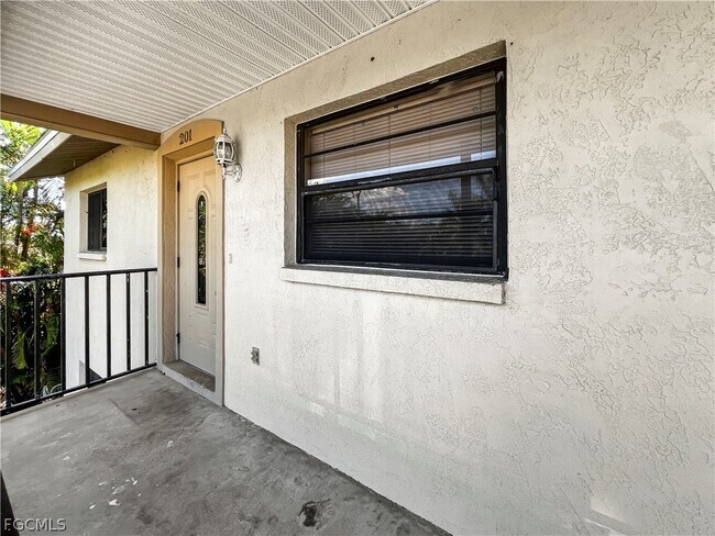 Photo - 4530 SW 10th Ave Unit 201