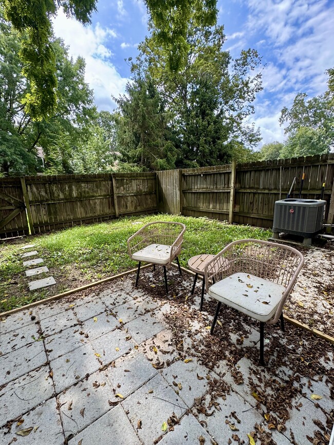 Backyard patio - 202 Huntington Ln