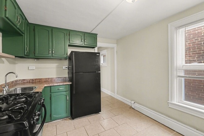 Photo - One bed, partially furnished, all utilities included Unidad 165 E Pomfret Apt 2