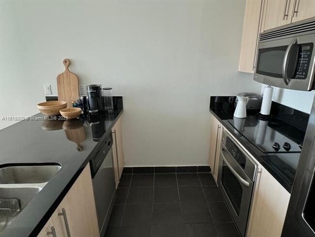 Photo - 79 SW 12th St Unidad 79 SW 12th St 1502-S