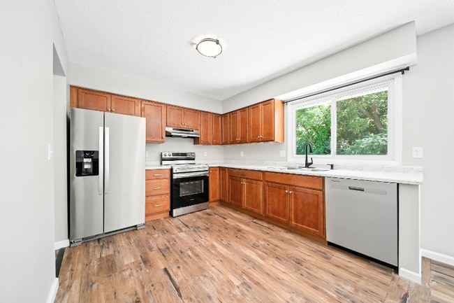 Photo - 7680 Berkshire Way