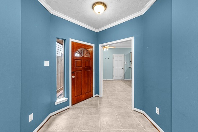 Photo - 5228 Larkin St