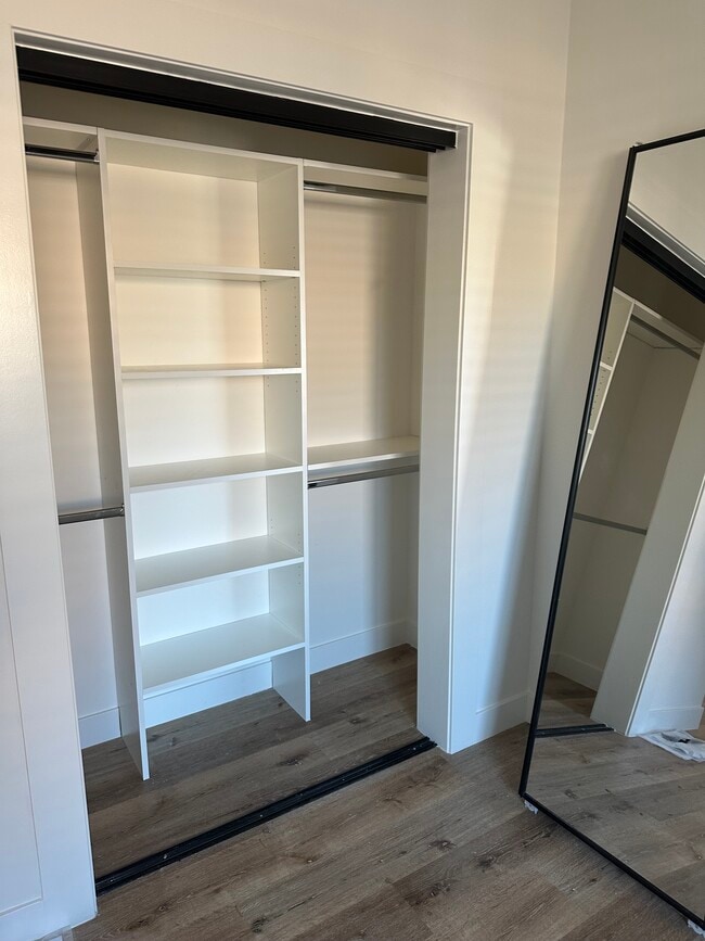 Photo - 1021 W 77th St