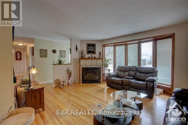 Photo - 15 Saginaw Crescent