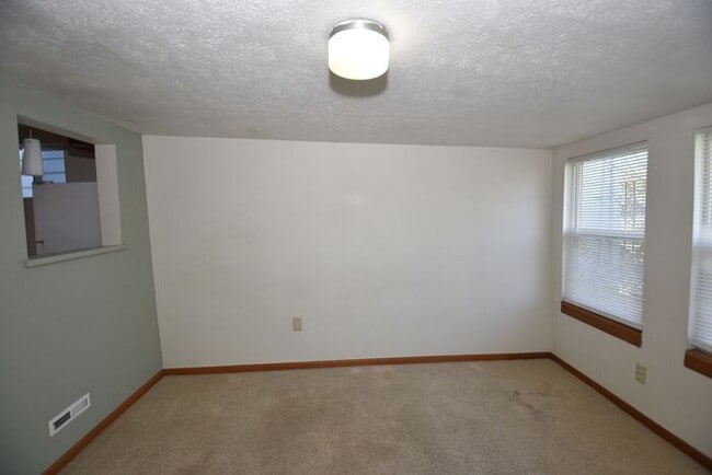 Photo - Close to Downtown Mishawaka- 2 bedroom duplex apartment