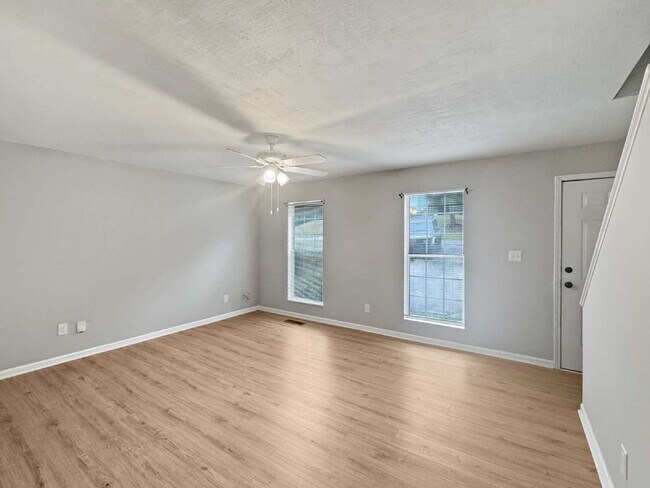 Photo - Townhouse Available Immediately in North H...