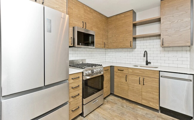 Building Photo - 518 W Wrightwood Ave