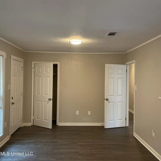 Photo - 195 Hayes Dr