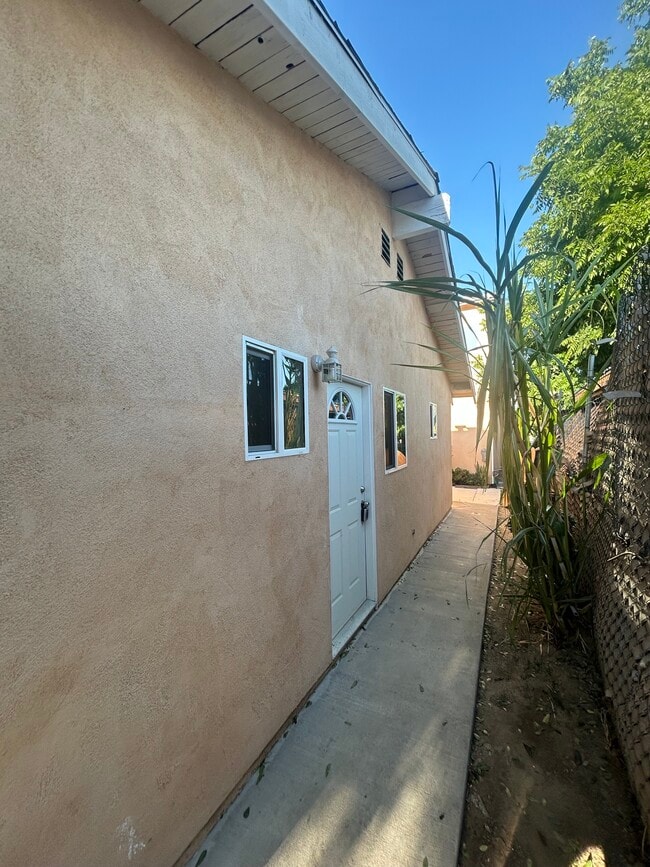 Building Photo - 7446 Tampa Ave Unit 7448