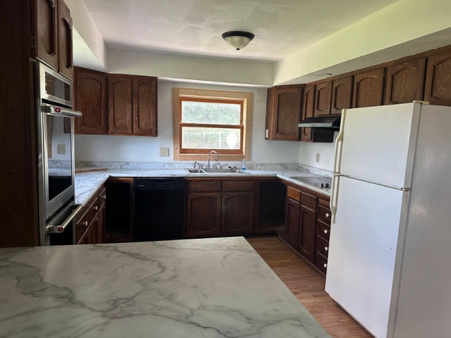 Photo - 125 County Line St