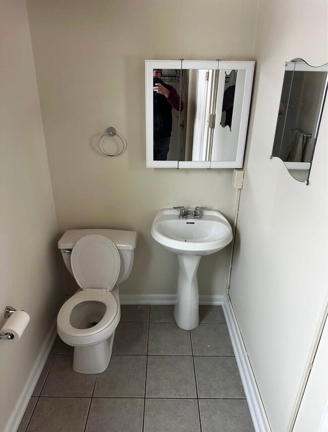 Photo - 1249 Main St