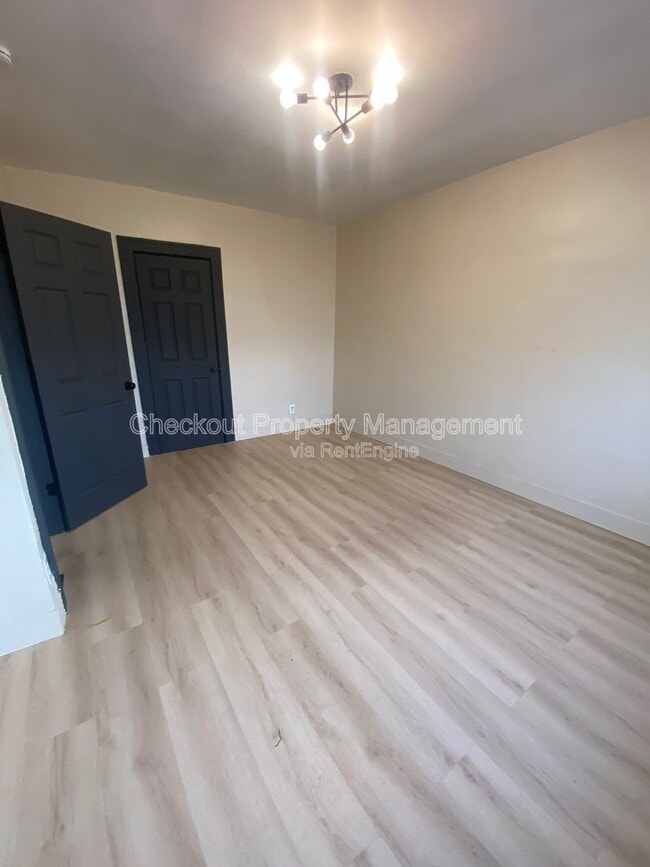 Building Photo - 4301 Potomac St Unit 2E