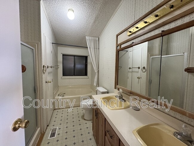 Photo - 5725 Bison Ave