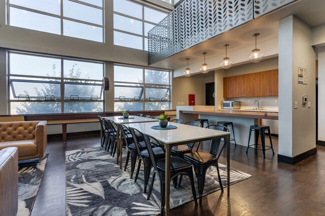 Photo - Fourth and U