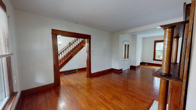 160 E Maynard Ave