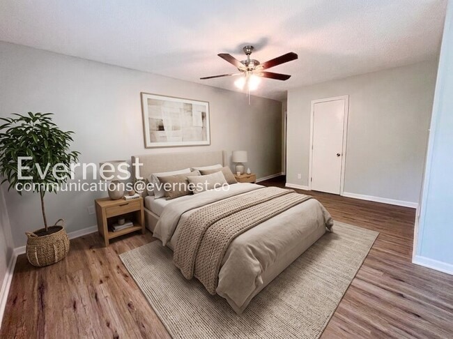 Photo - 400 Wilcrest Dr