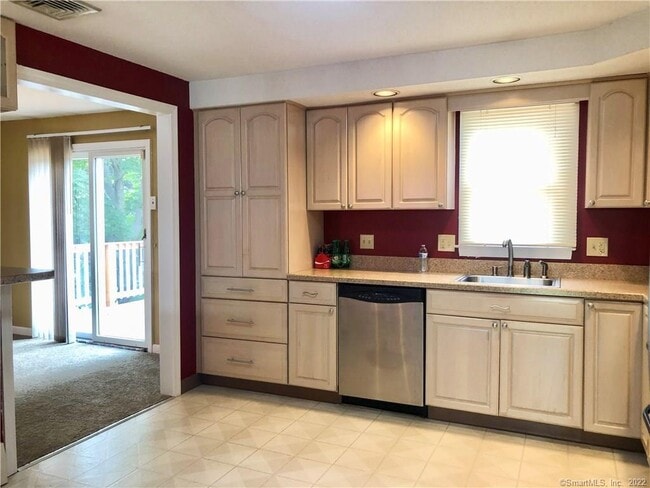 Photo - 49 Cheshire Dr