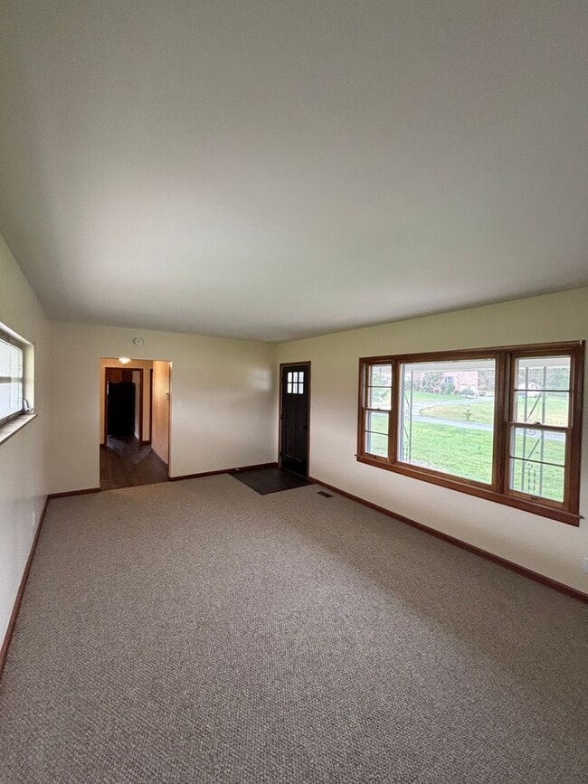 Photo - 6617 Brackett Rd