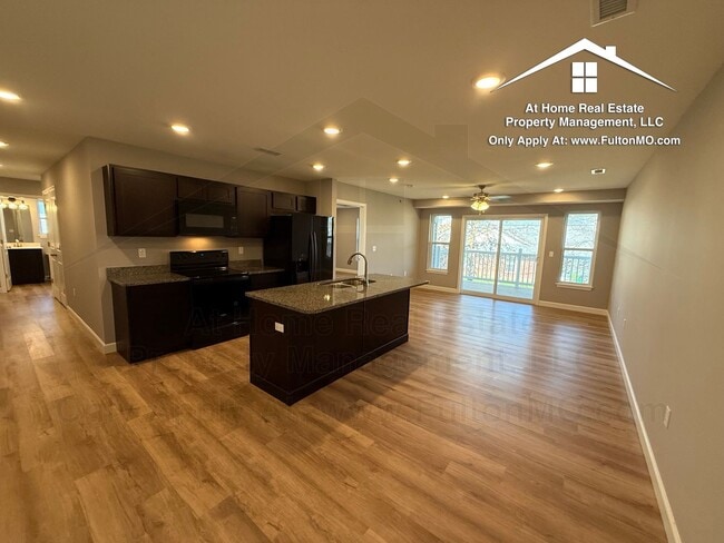 Building Photo - 2610 N Bluff St Unit 2610-201 North Bluff Street