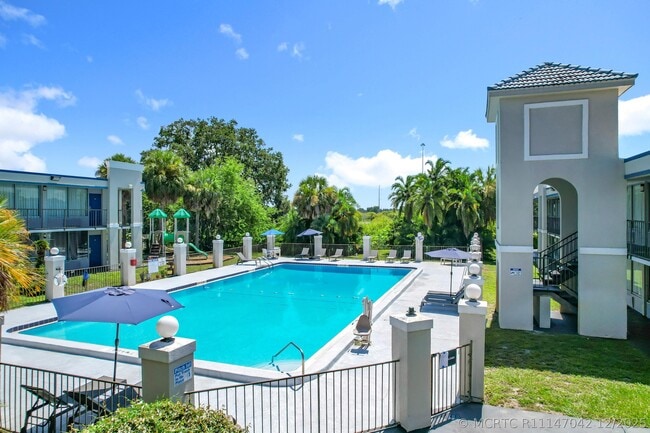 4645 N Socrum Loop Rd Unit 101