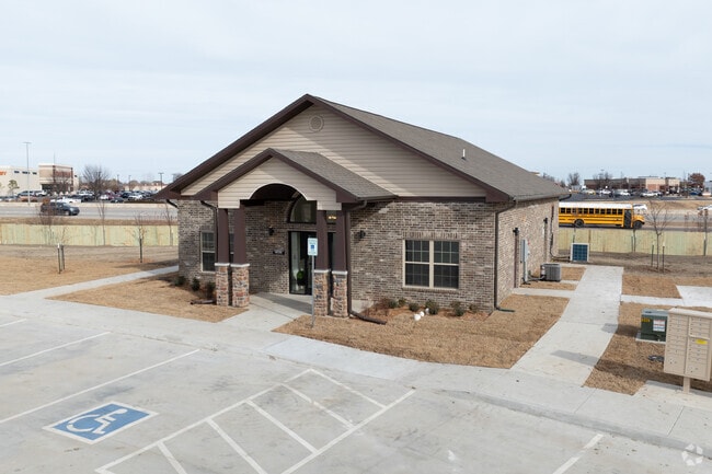 Leasing Office - Lynn Oak