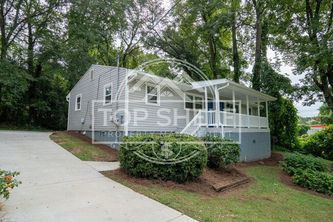 Photo - 319 Manget St SE House