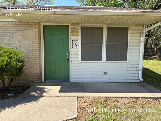 Building Photo - 712 Lon Moore St