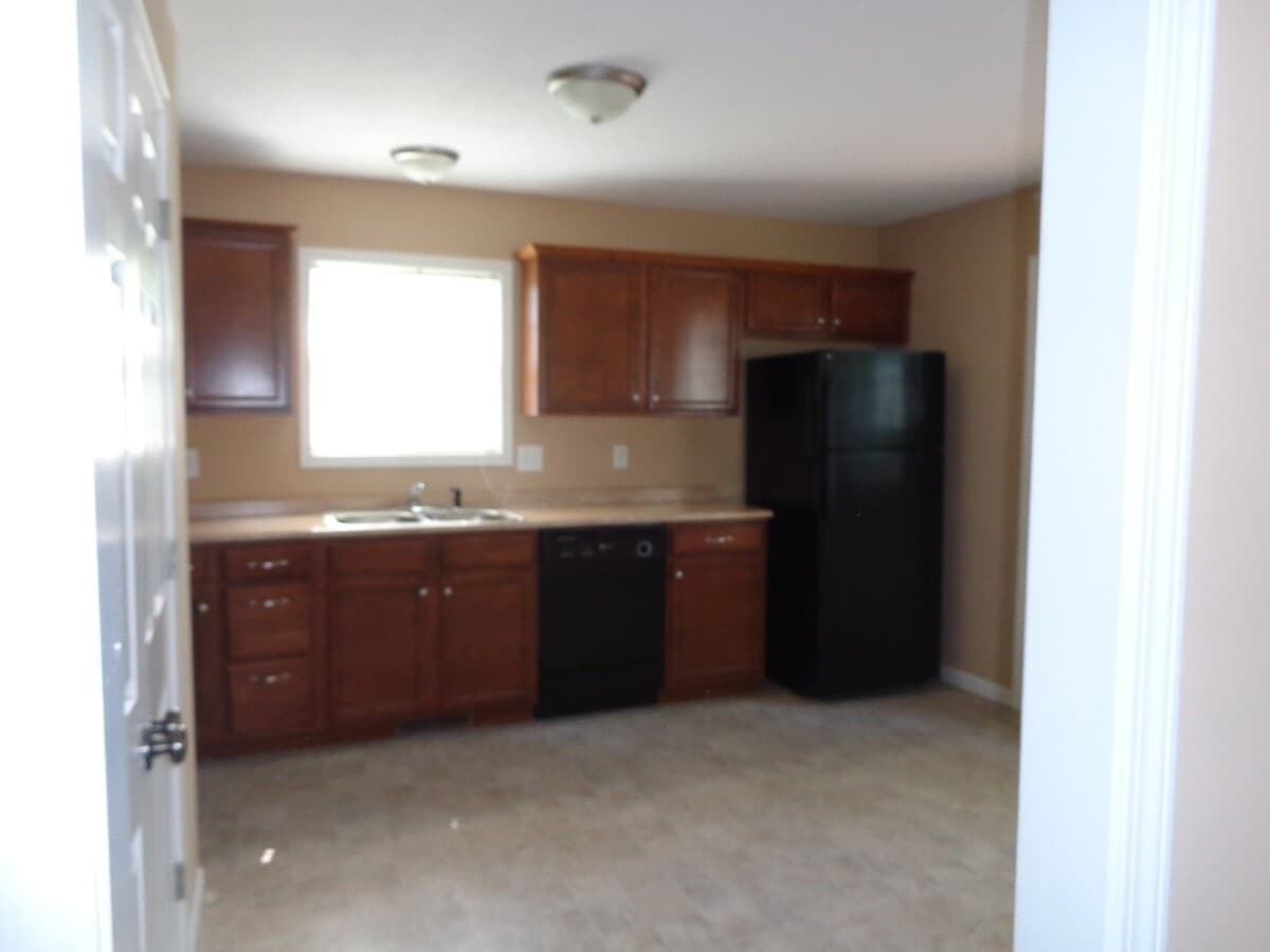 Photo - 549 Jacquie Dr