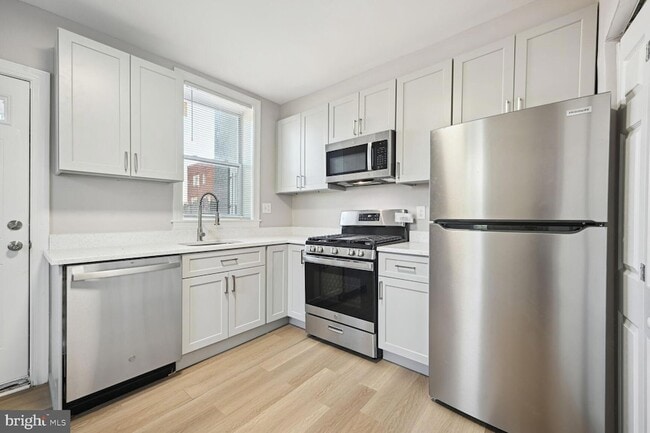 Photo - 1640 L St NE