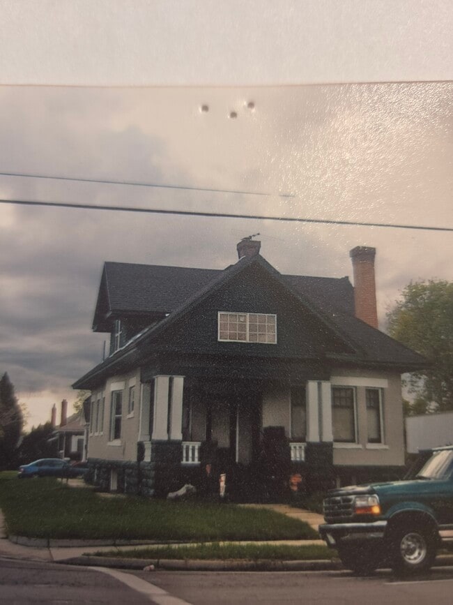 Building Photo - 1816 S 300 E Unit 1 bed/1bath in 4plex