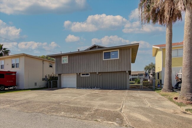 Photo - 170 Barracuda St