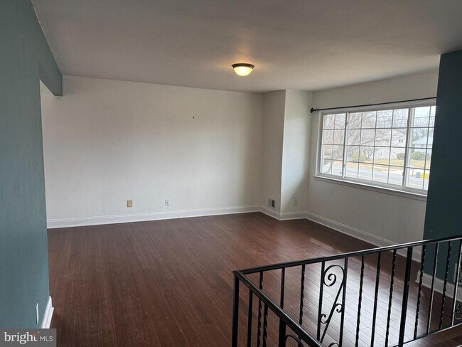 Photo - 892 Estates Blvd