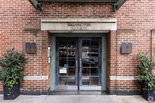 Entrance - Washington Court