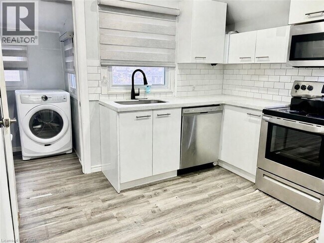 Photo - 252 Robinson St