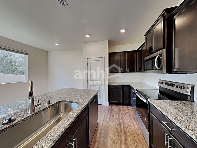 Photo - 1618 194th St E