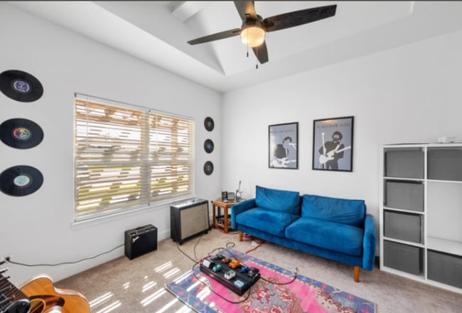 Photo - 5840 Itasca St