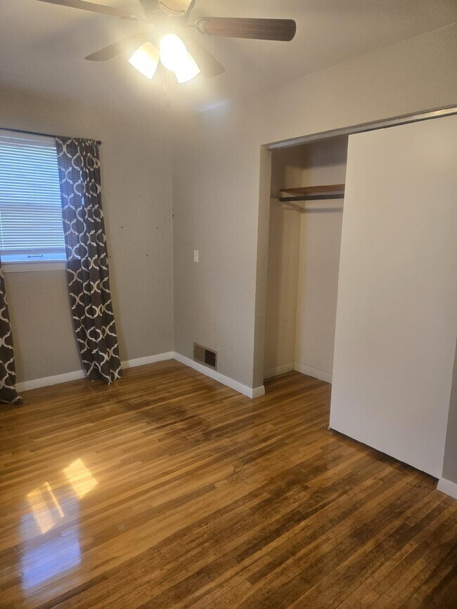 Photo - 1209 Maple St