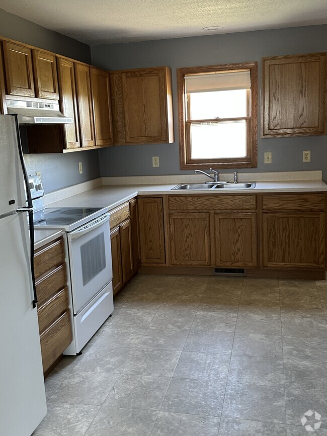 Building Photo - 221 W Pine Ave Rental