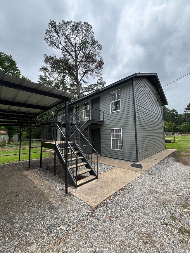 Building Photo - Remodeled 2 Bedroom Unit Off of Bert Kouns