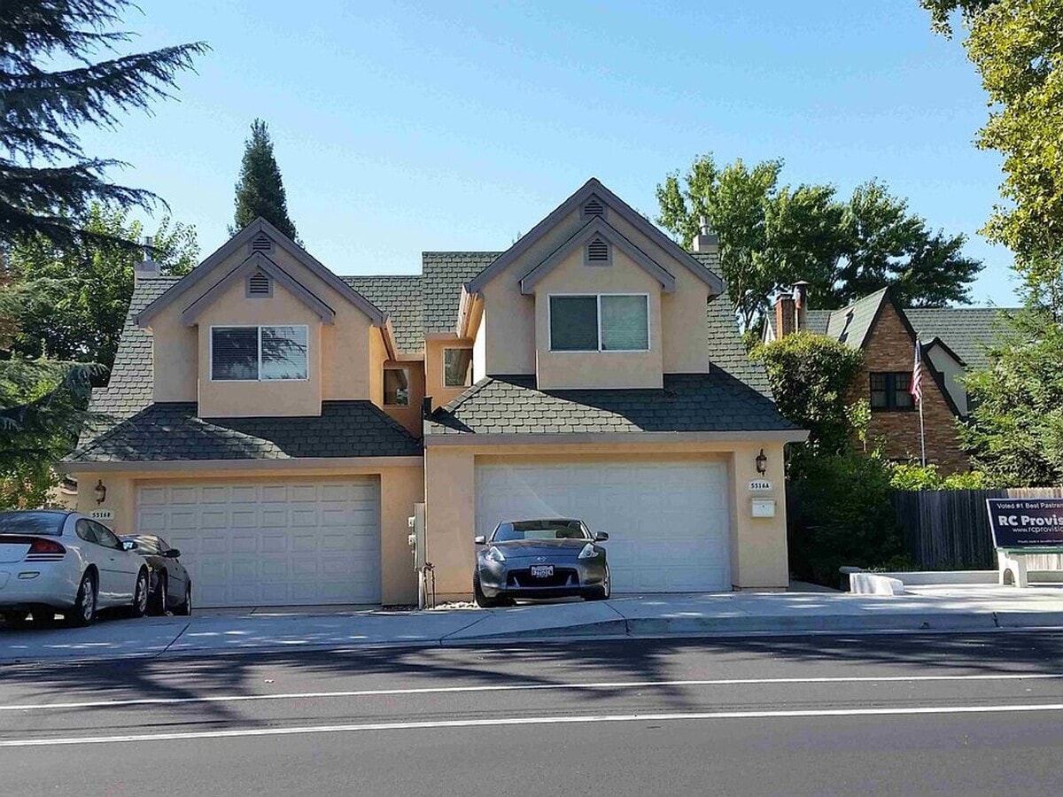 3 Bedroom 3 1/2 Bath in hte Heart of Carmichael - 3 Bedroom 3 1/2 Bath in hte Heart of Carmichael