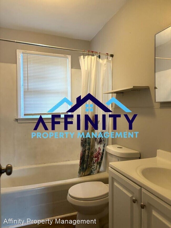 Photo - 2 br, 1 bath House - 823 North Commander S...