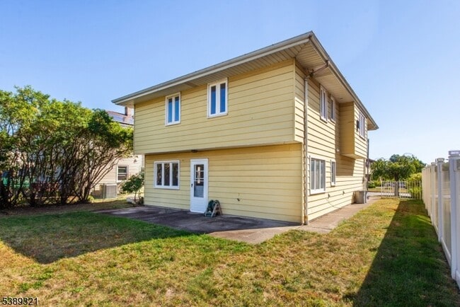 Photo - 11 Roehrs Dr