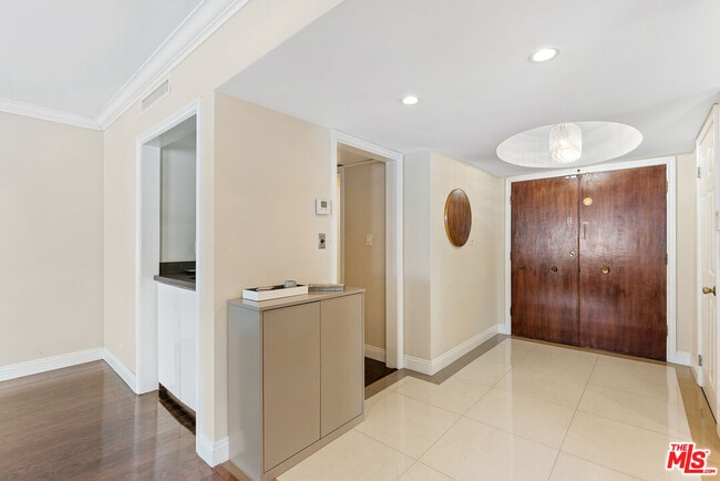 Photo - 419 N Oakhurst Dr Unit 203