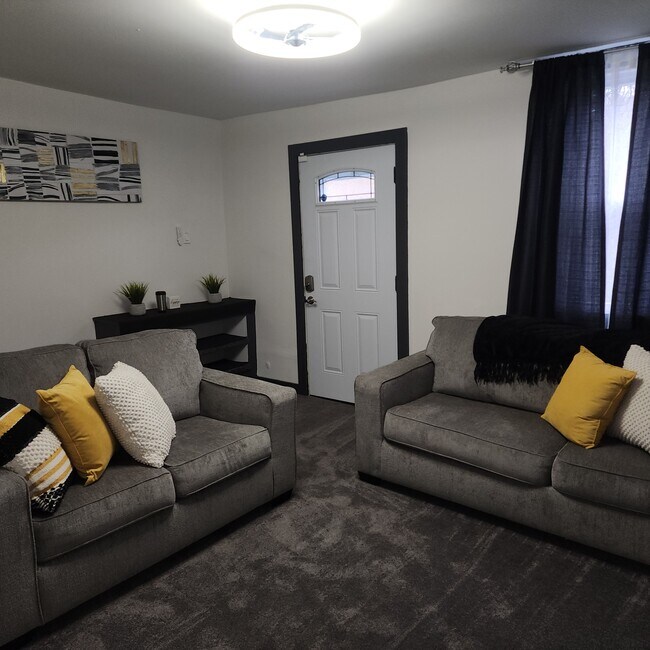 living room/pullout couch - 530 Hazel St Unit Mon Valley Diamond