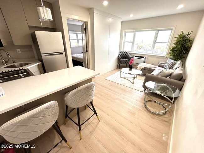 Building Photo - 1217 Ocean Ave N Unit A8