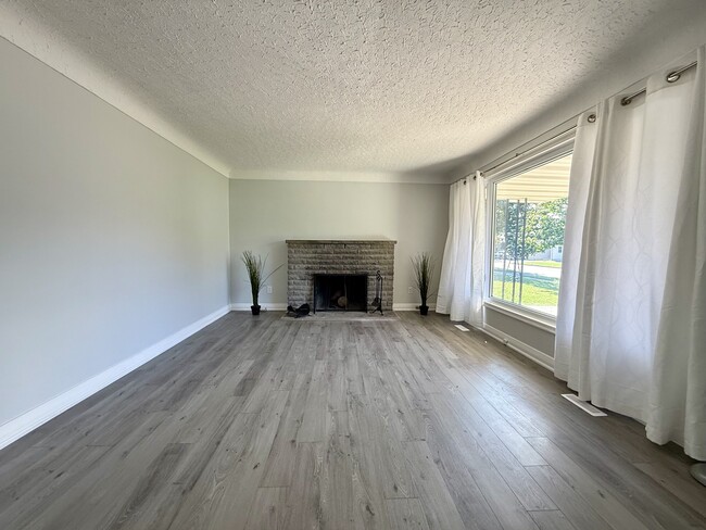 Photo - 404 Grantham Ave